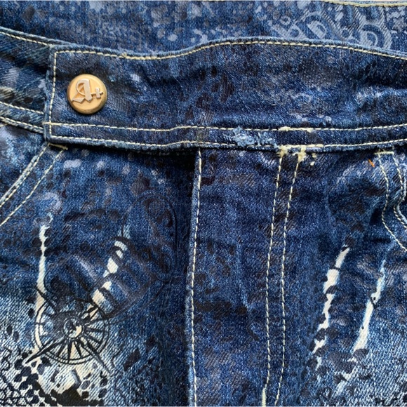 AKADEMIKS AKDMKS DARK DENIM MINI SKIRT WITH FAUX FUR TRIM AND BRAND GRAPHICS - Picture 3 of 7